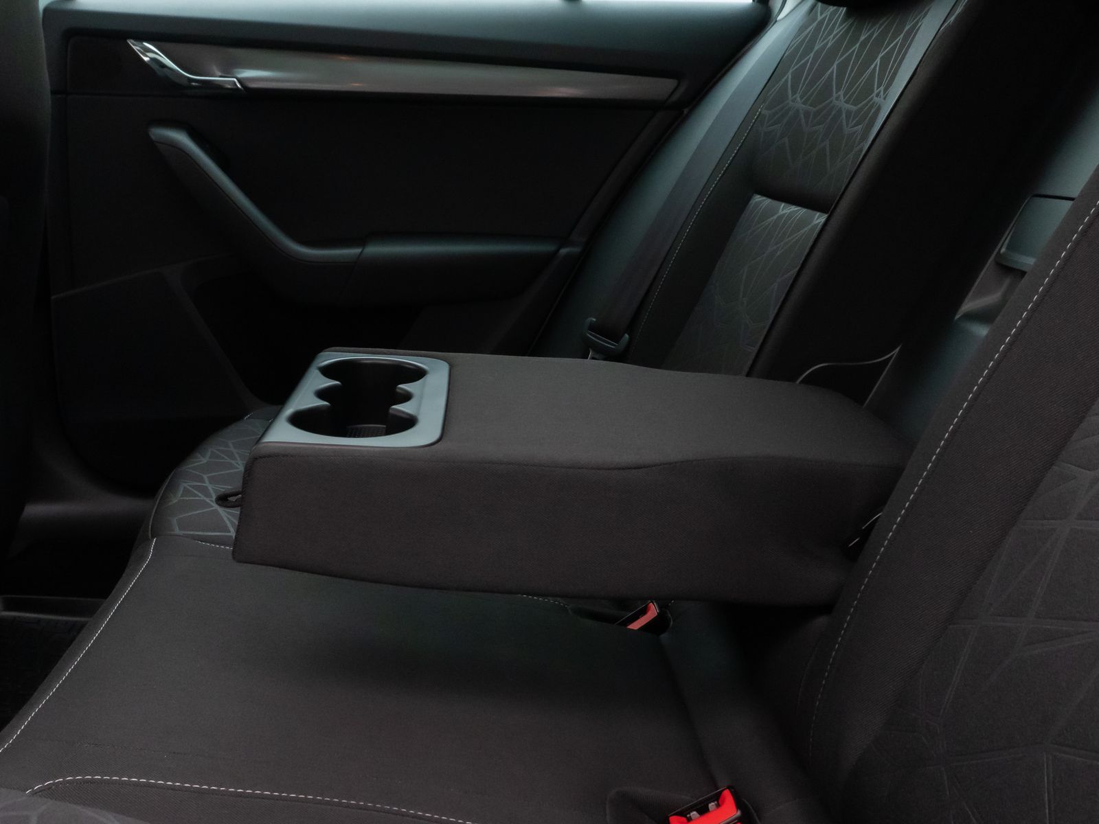 Fahrzeugabbildung SKODA Octavia Combi Clever 4x4 Aut. Panorama AHK 8Fach