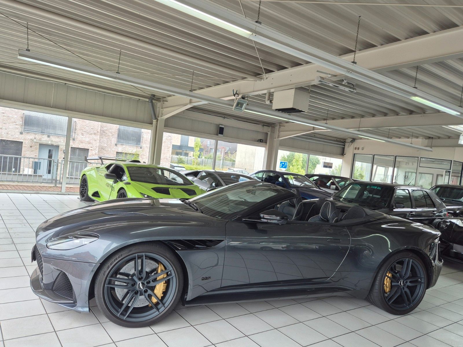 Fahrzeugabbildung Aston Martin DBS 5.2 V12 Volante/Werksgarantie 09/27/1A