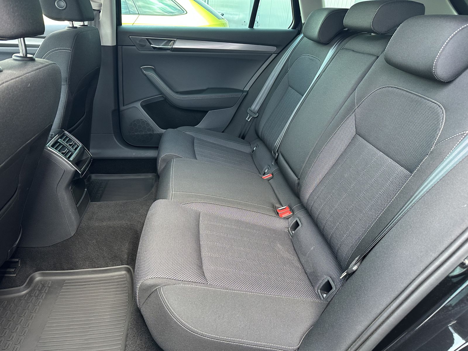 Fahrzeugabbildung SKODA Superb 2.0 TDI DSG Style NAV+MATRIX+AHK+ACC+VC