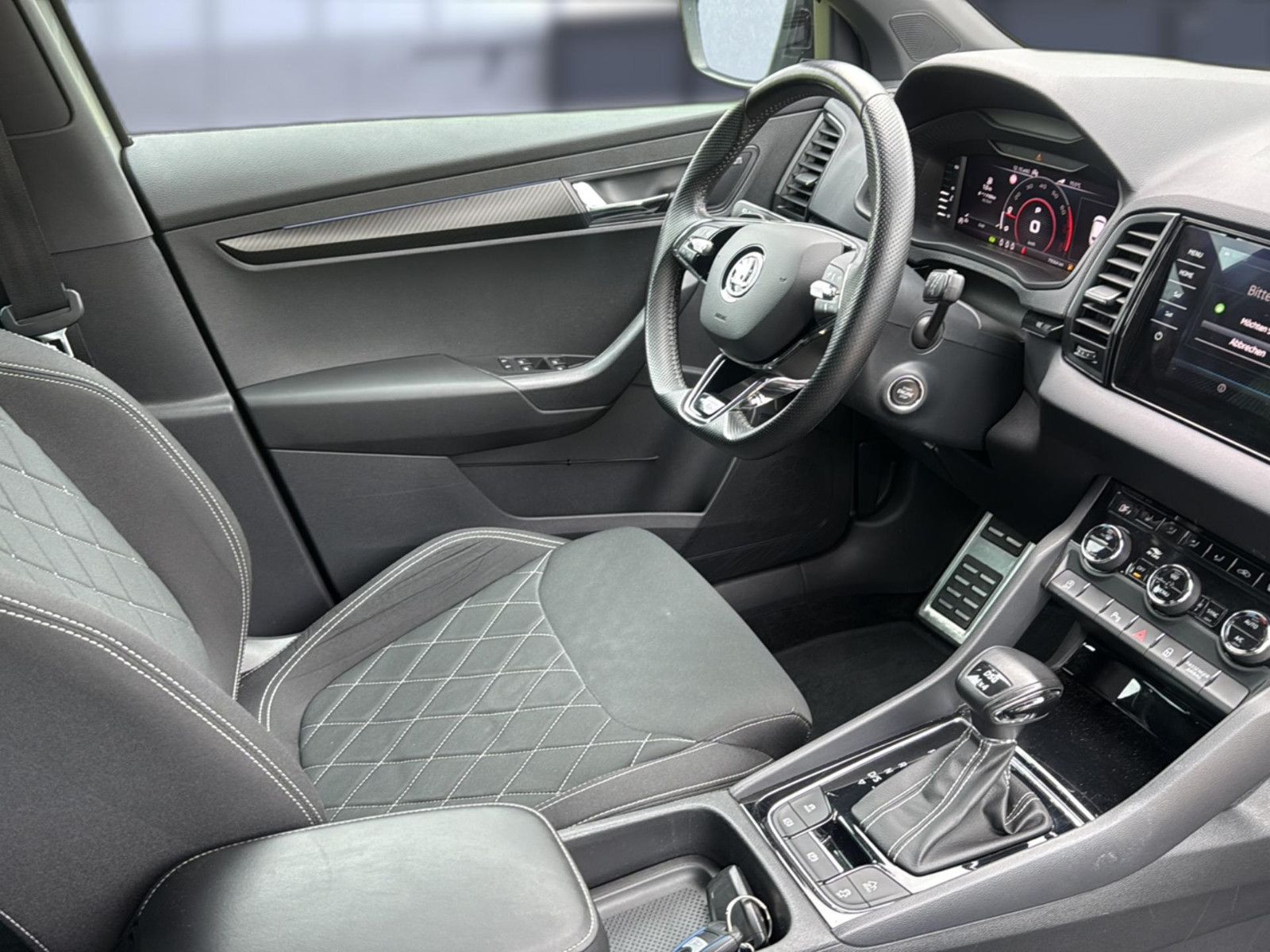 Fahrzeugabbildung SKODA Karoq Sportline 4x4/ unfallfrei