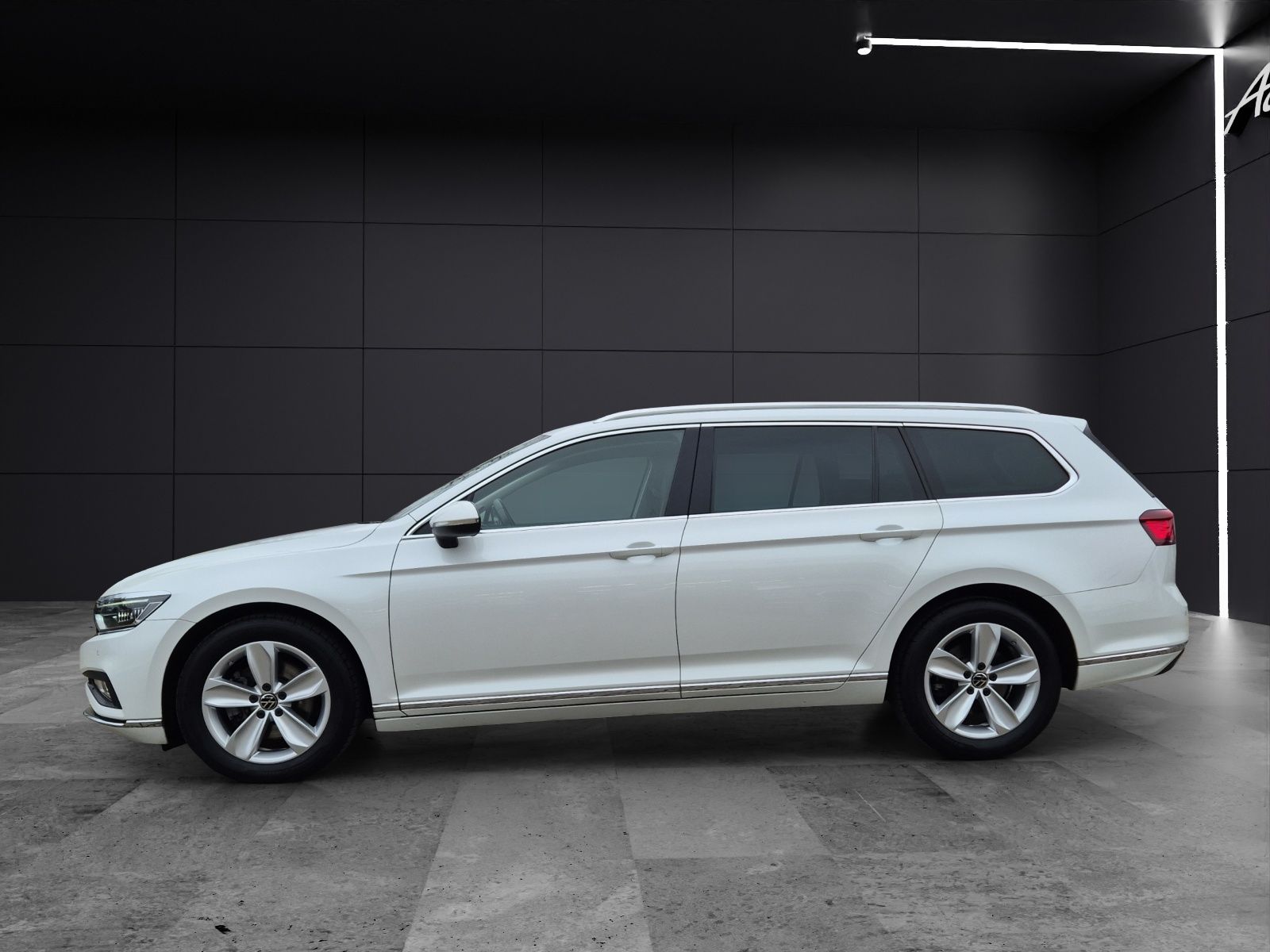 Fahrzeugabbildung Volkswagen Passat Variant TDI Elegance DSG Matrix Navi AID