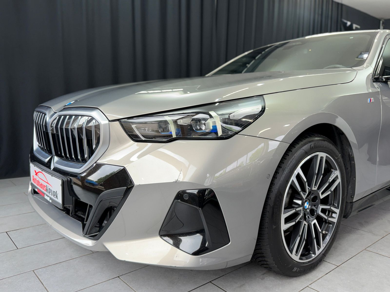 Fahrzeugabbildung BMW 520i M SPORT|H&K|360°|INDIVIDUAL|GESTIK|SHADOW