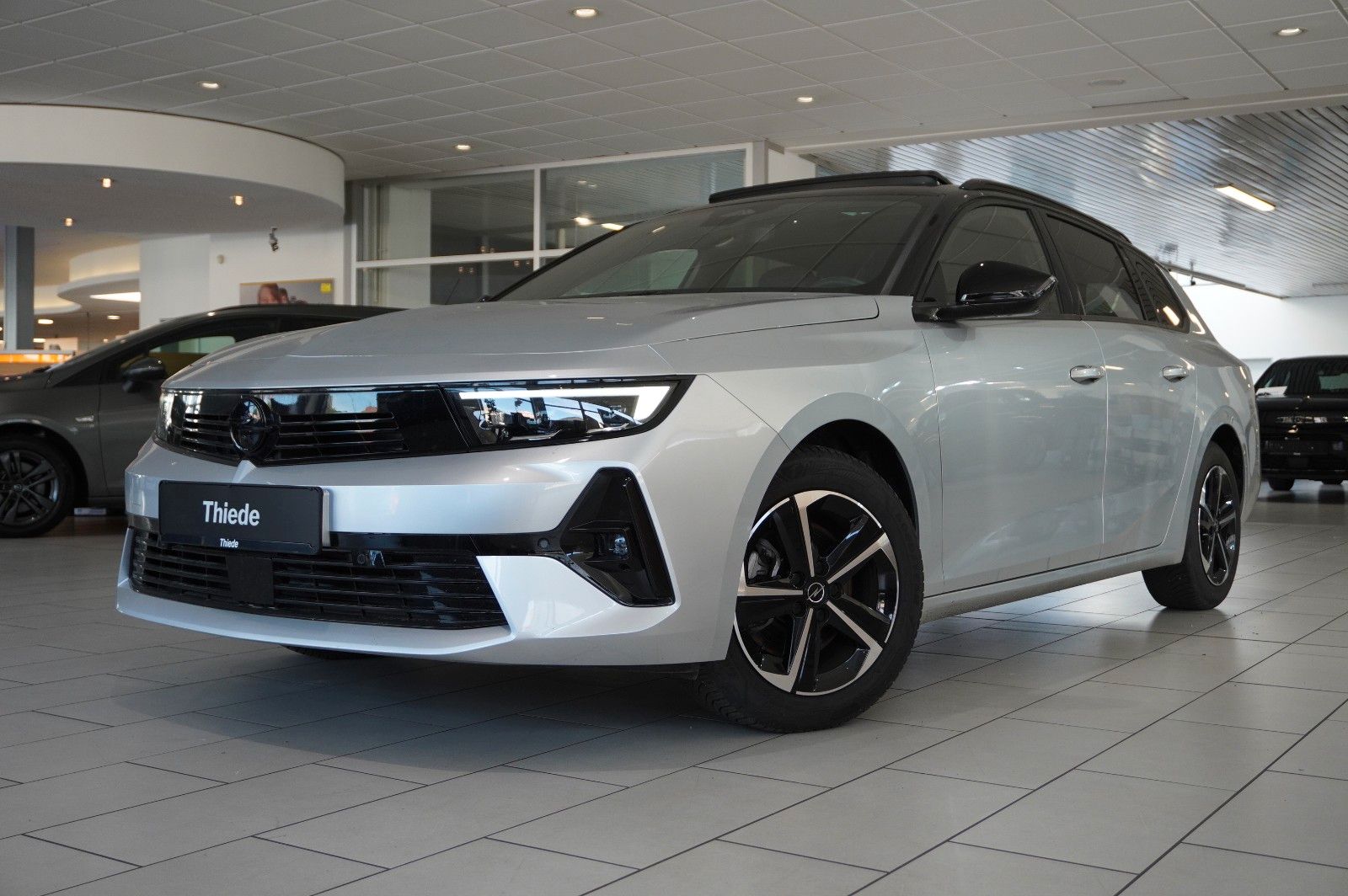 Fahrzeugabbildung Opel Astra L ST 1.2T GS SPORT NAVI/LED/360°/PANO/HUD