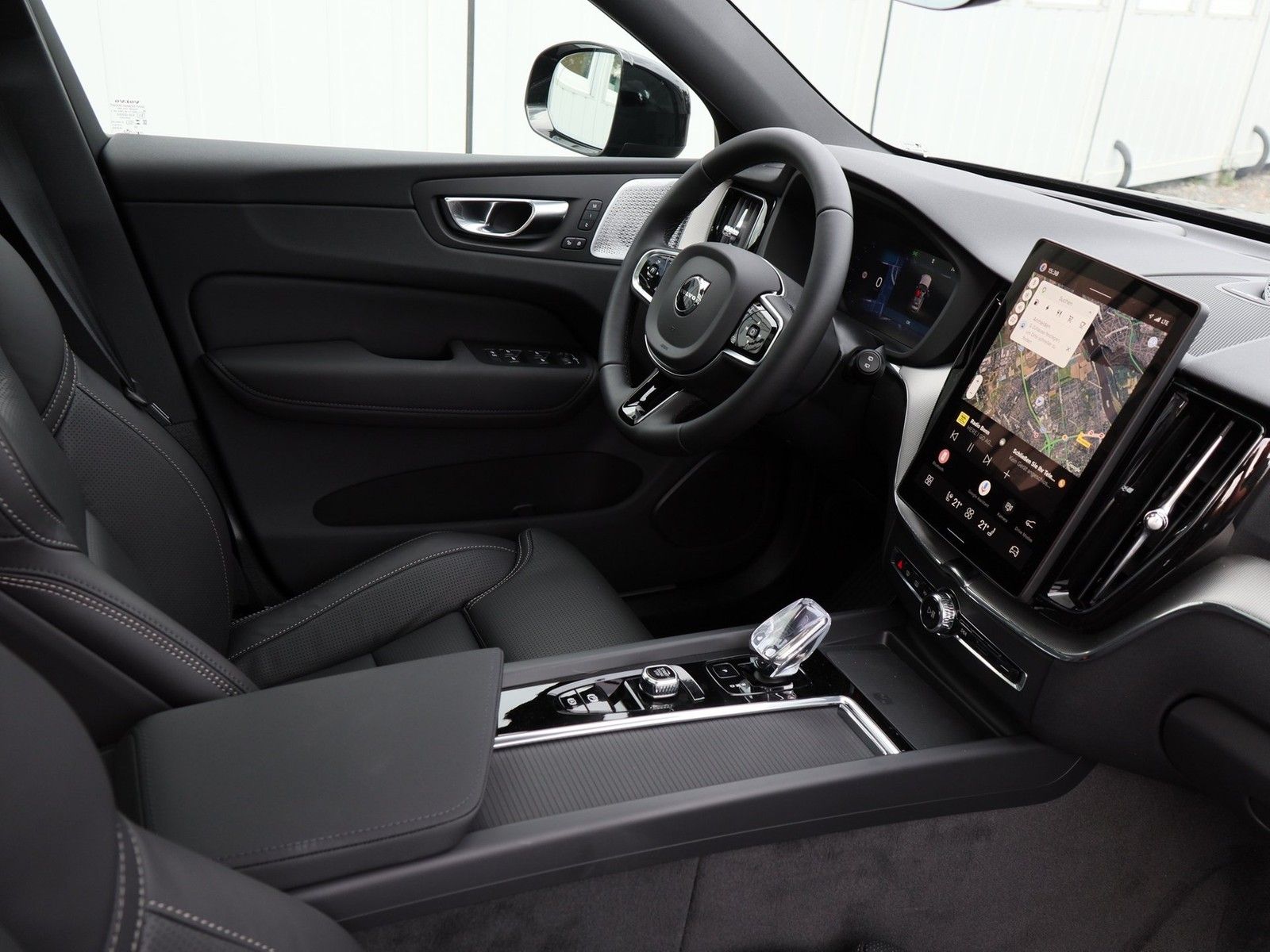 Volvo XC60 Plus Black Edition Plug-In Hybrid AWD Übern imagem 3