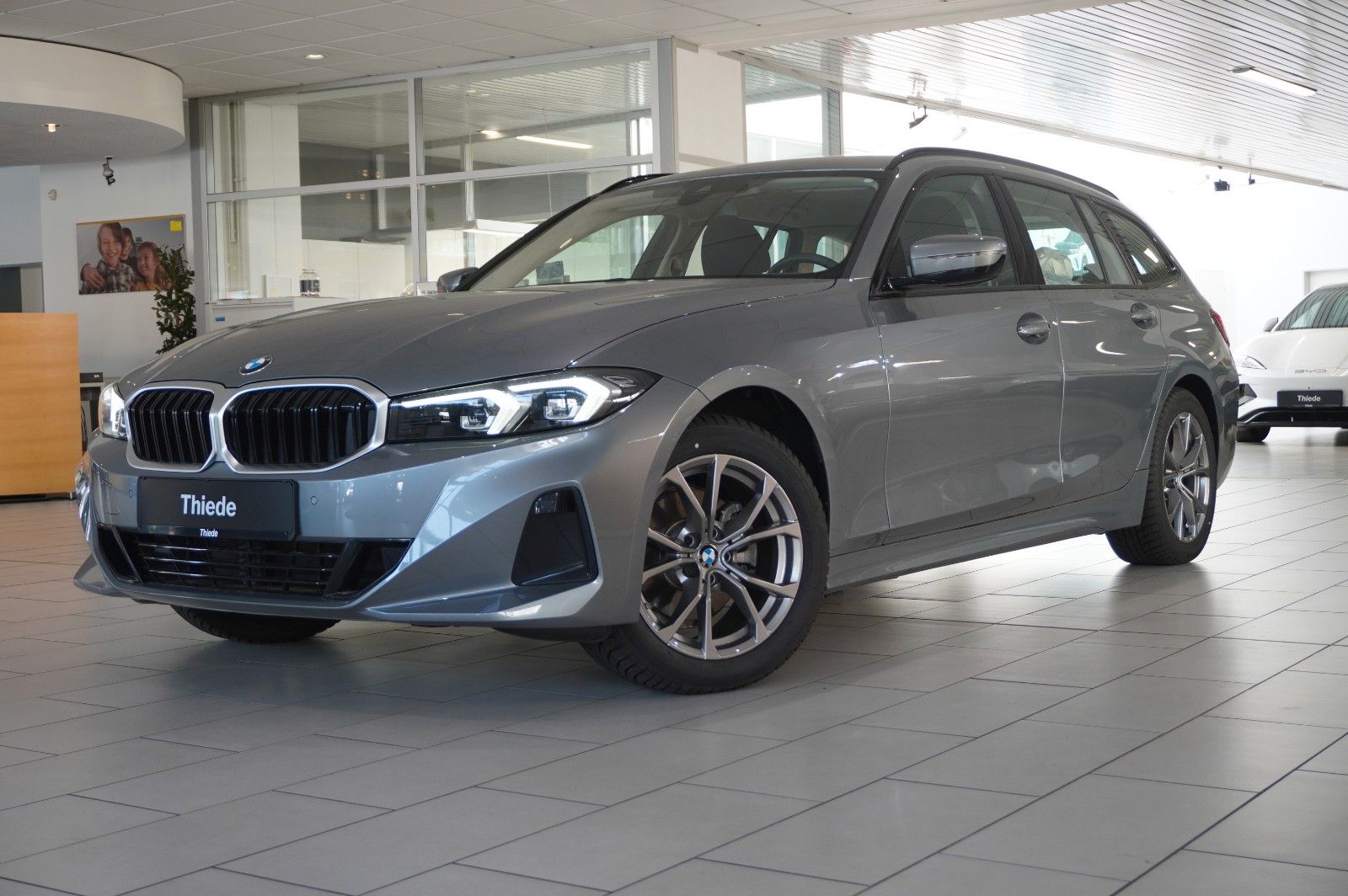 Fahrzeugabbildung BMW 320D TOURING X-DRIVE NAVI/LED/VIRTU./SHZ/DAB+