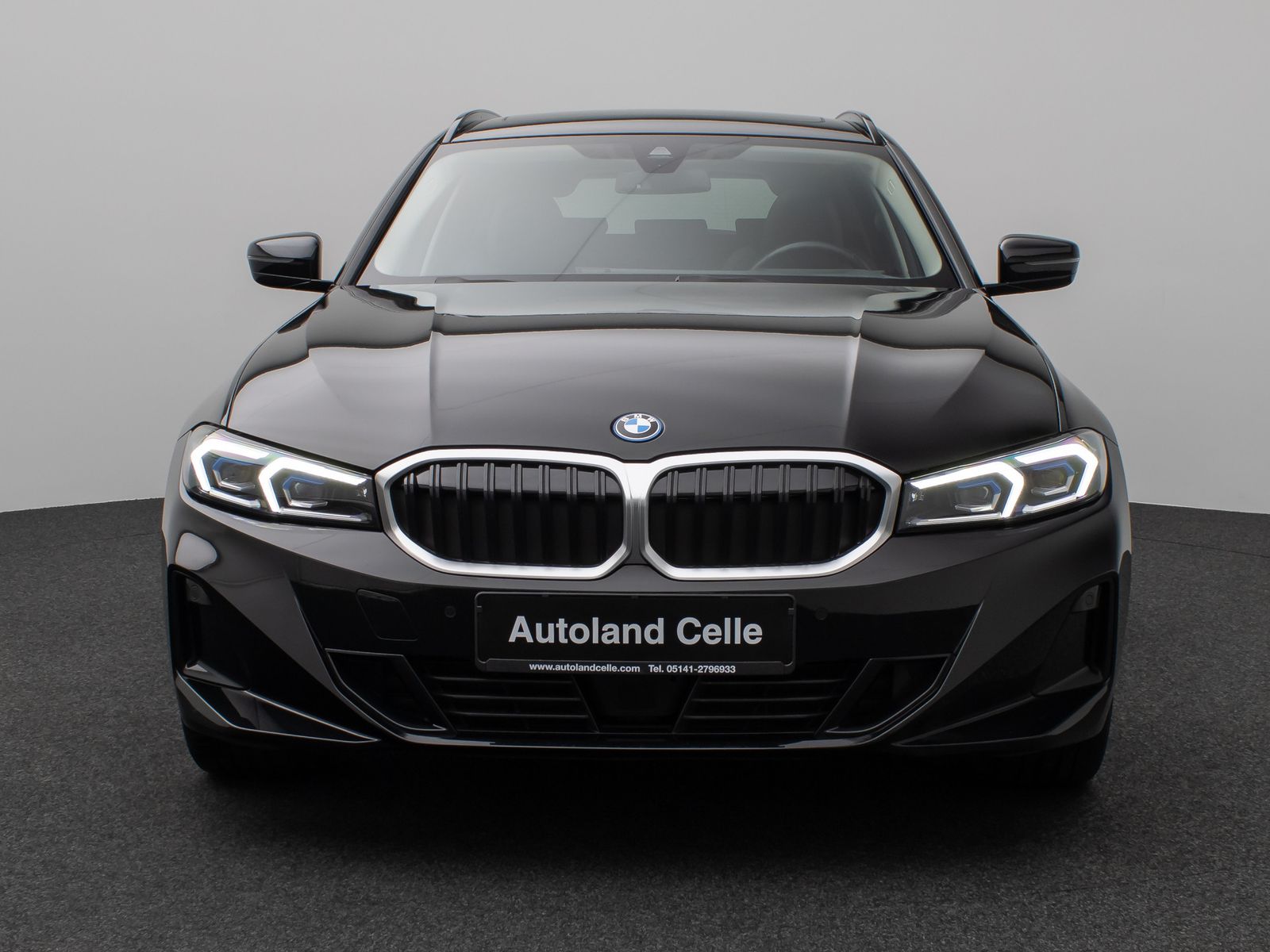 Fahrzeugabbildung BMW 330e Panorama Kamera HUD DAB HiFi Leder Sport