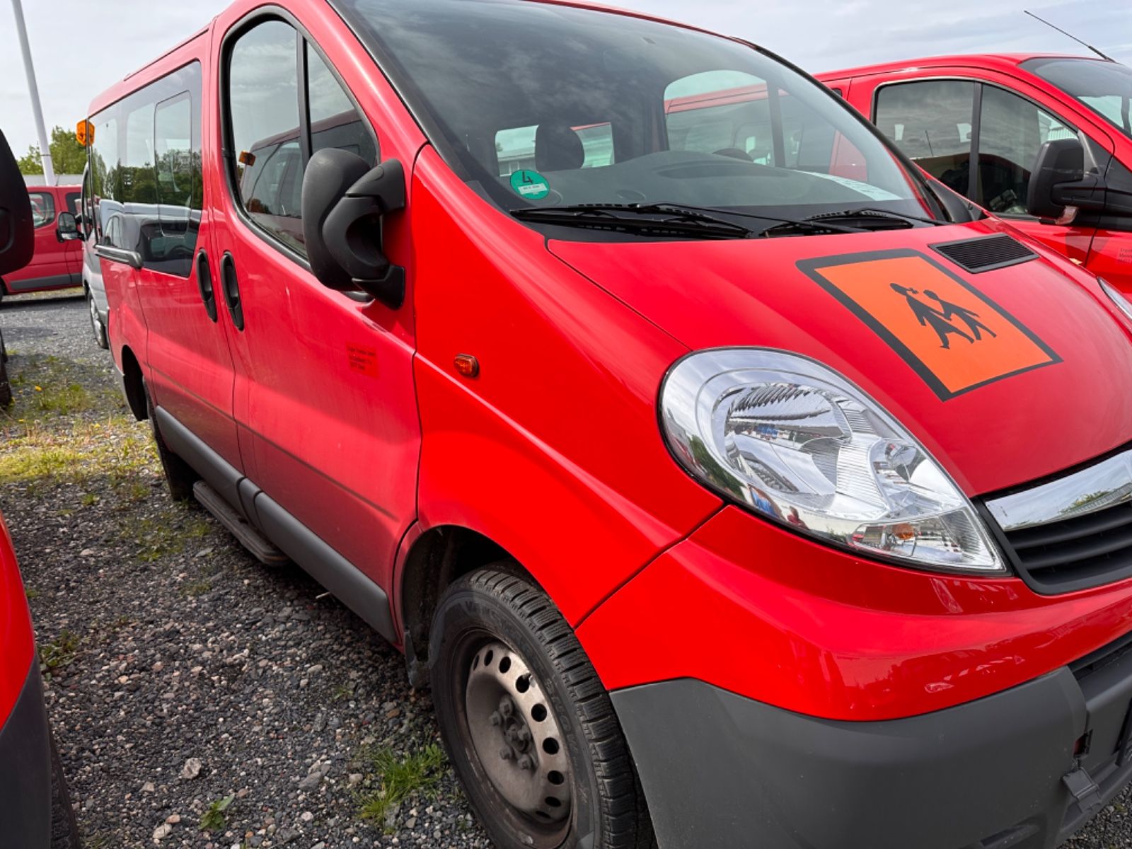 Fahrzeugabbildung Opel Vivaro Kombi 9 Sitzer L1H1 2,7t*Achsschaden*