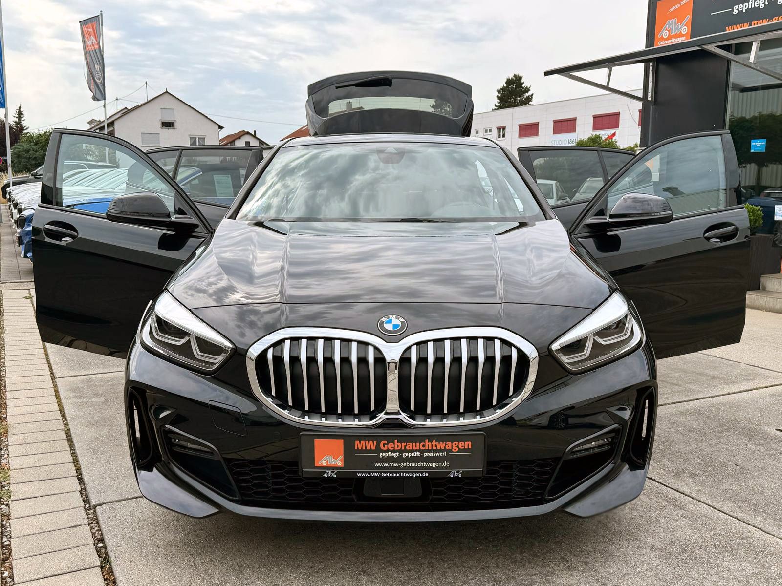 Fahrzeugabbildung BMW 120i M-Sport Steptr. ACC KAM SHZ NAV LED CarPlay