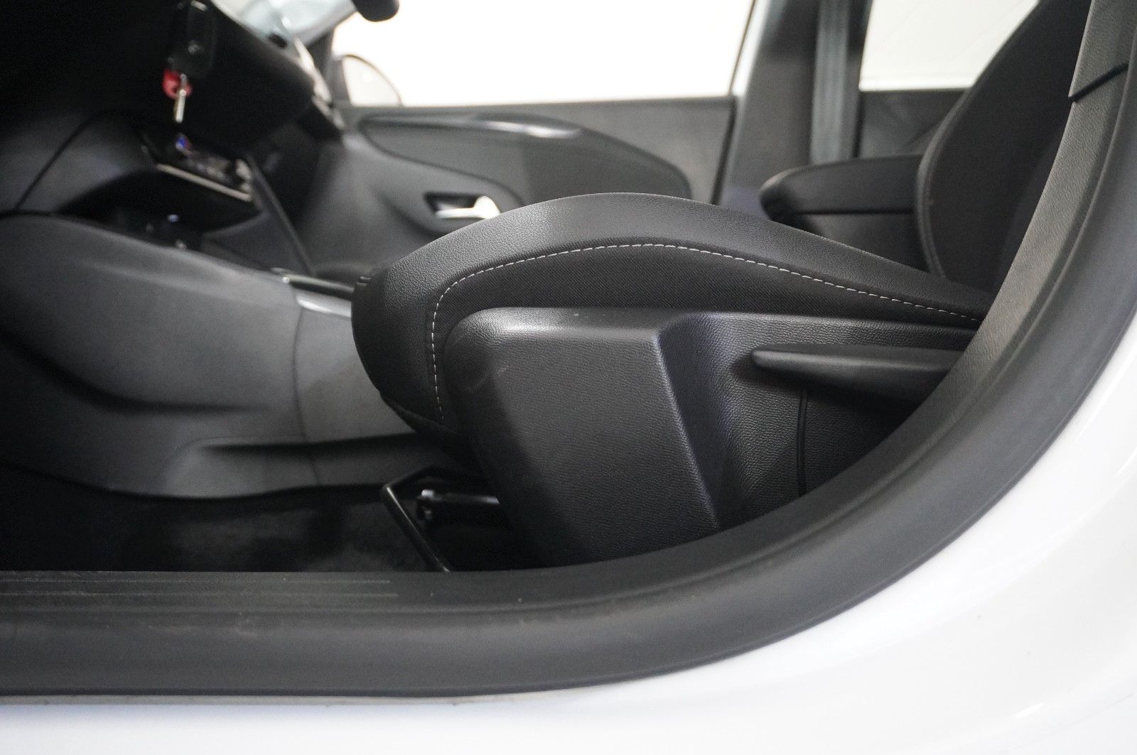 Fahrzeugabbildung Opel Corsa F 1.2T ELEGANCE NAVI/LED/KAMERA/SPORT/DAB+