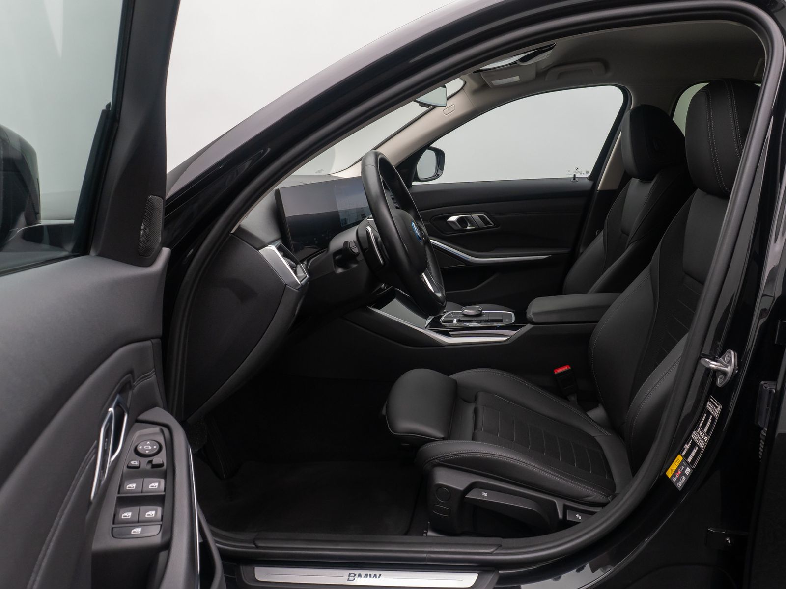 Fahrzeugabbildung BMW 320e DAB Kamera Alarm H/K Sport Leder Komfort