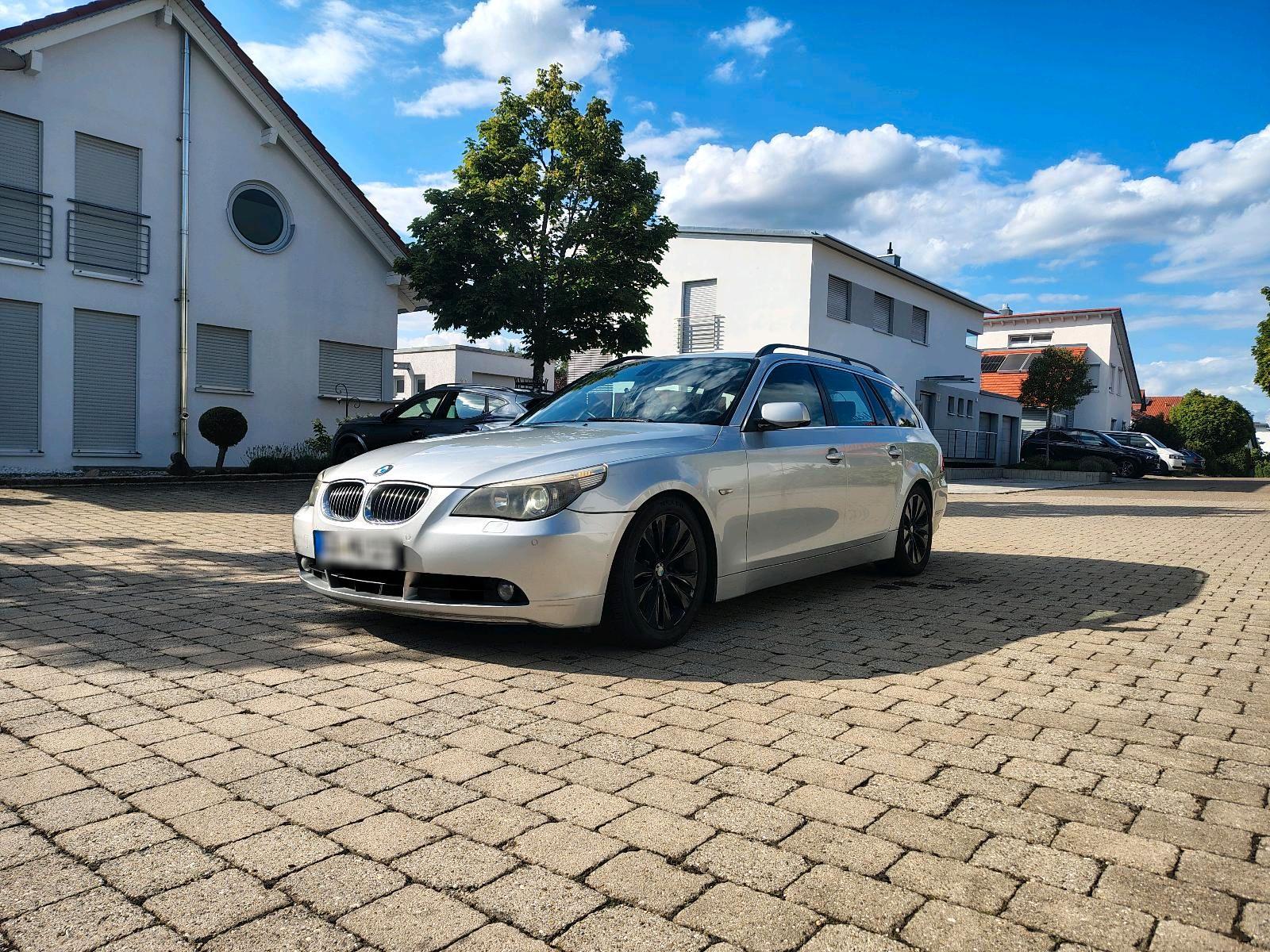 BMW 530 2005 — rear view