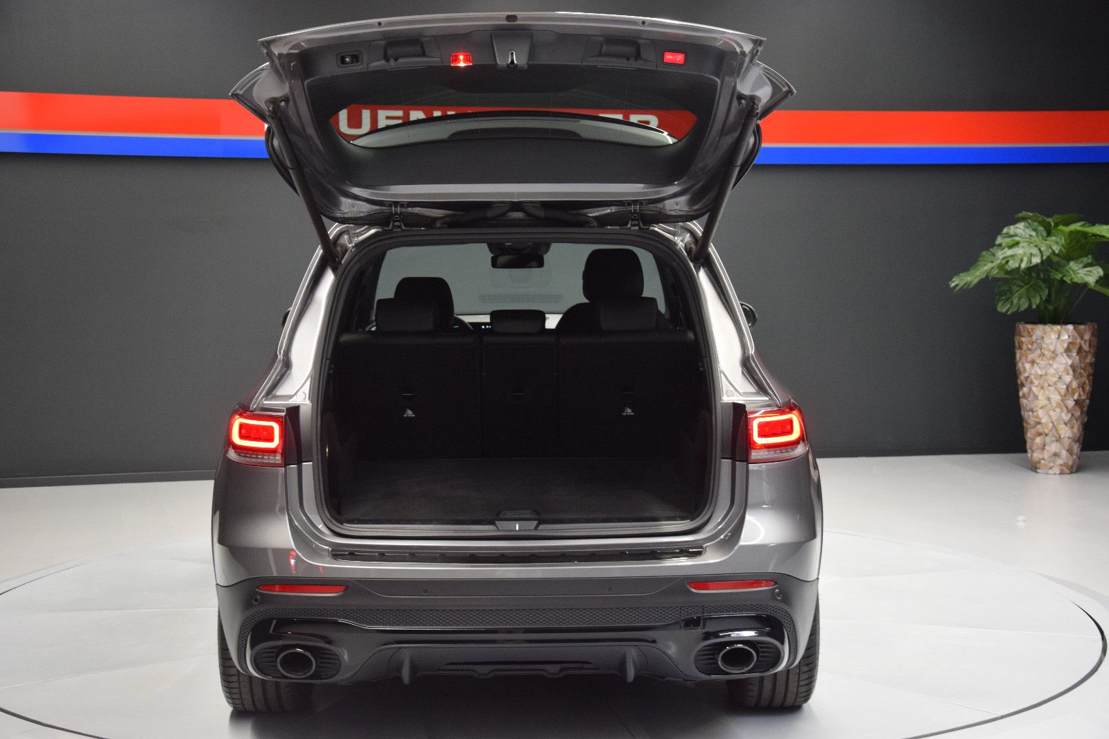 Fahrzeugabbildung Mercedes-Benz GLB 35 AMG 4Matic 360° MBUX Leder AHK Night Ambi
