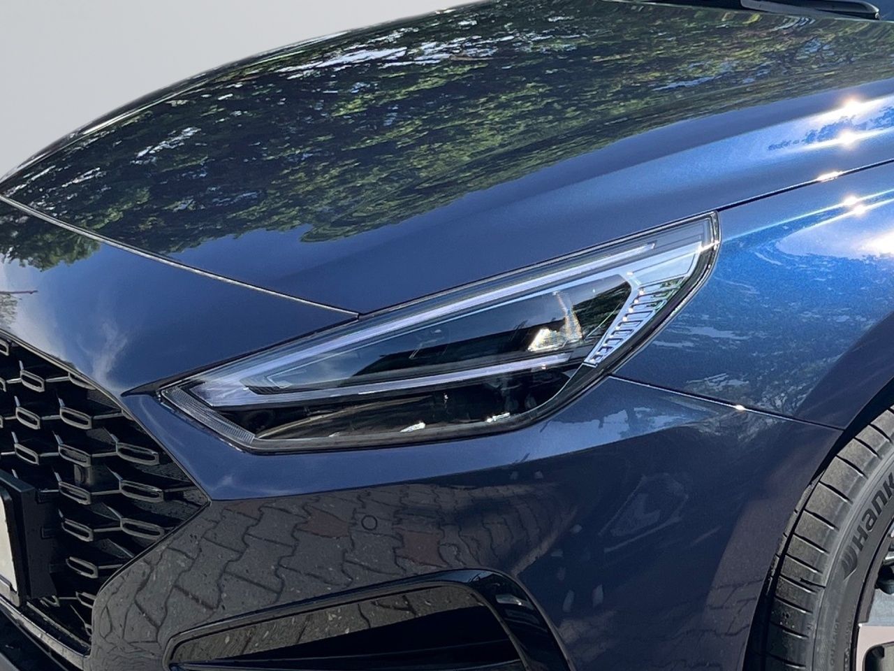 Fahrzeugabbildung Hyundai i30 TREND 2xKlima AUT DynLicht Kam. KlimaA LED