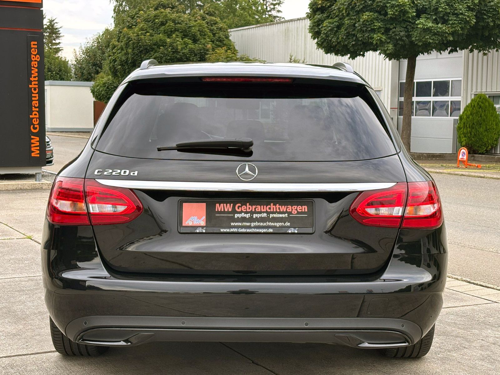 Fahrzeugabbildung Mercedes-Benz C220d T-Modell Avantgarde ACC 360° AHK PANO NAV