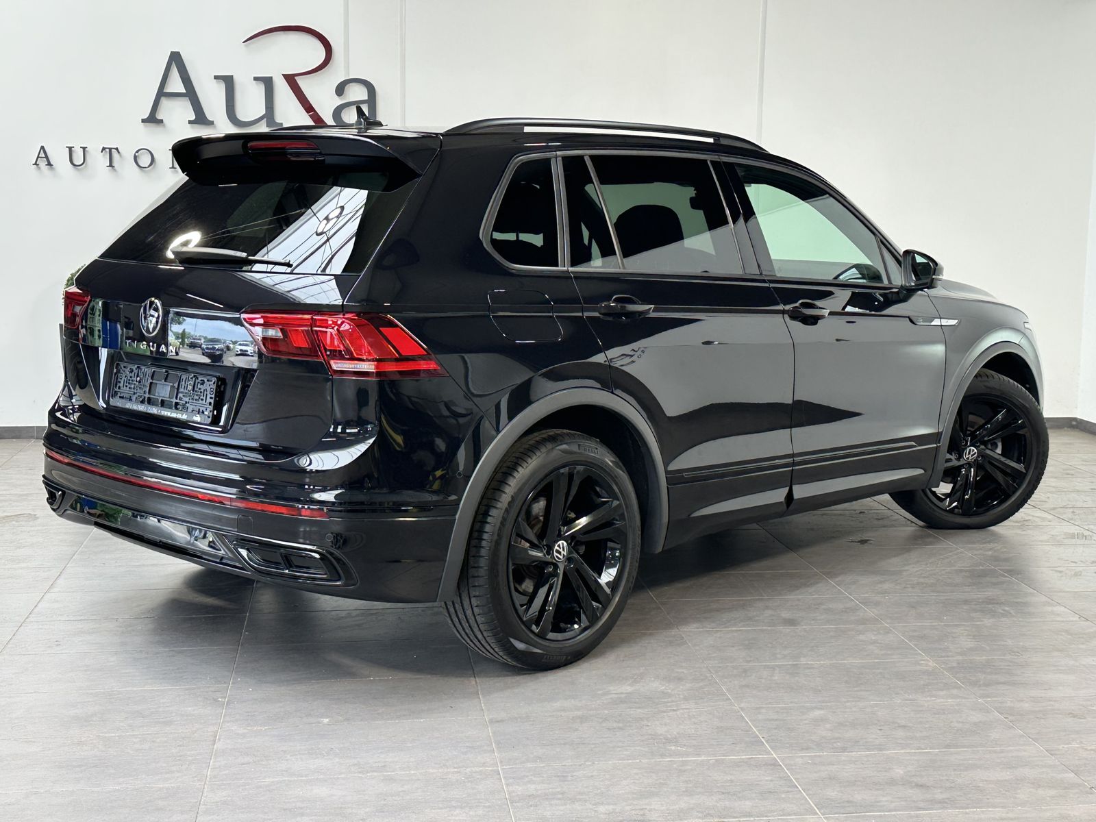 Fahrzeugabbildung Volkswagen Tiguan 2.0 TDI DSG R-Line Black NAV+LED+ACC