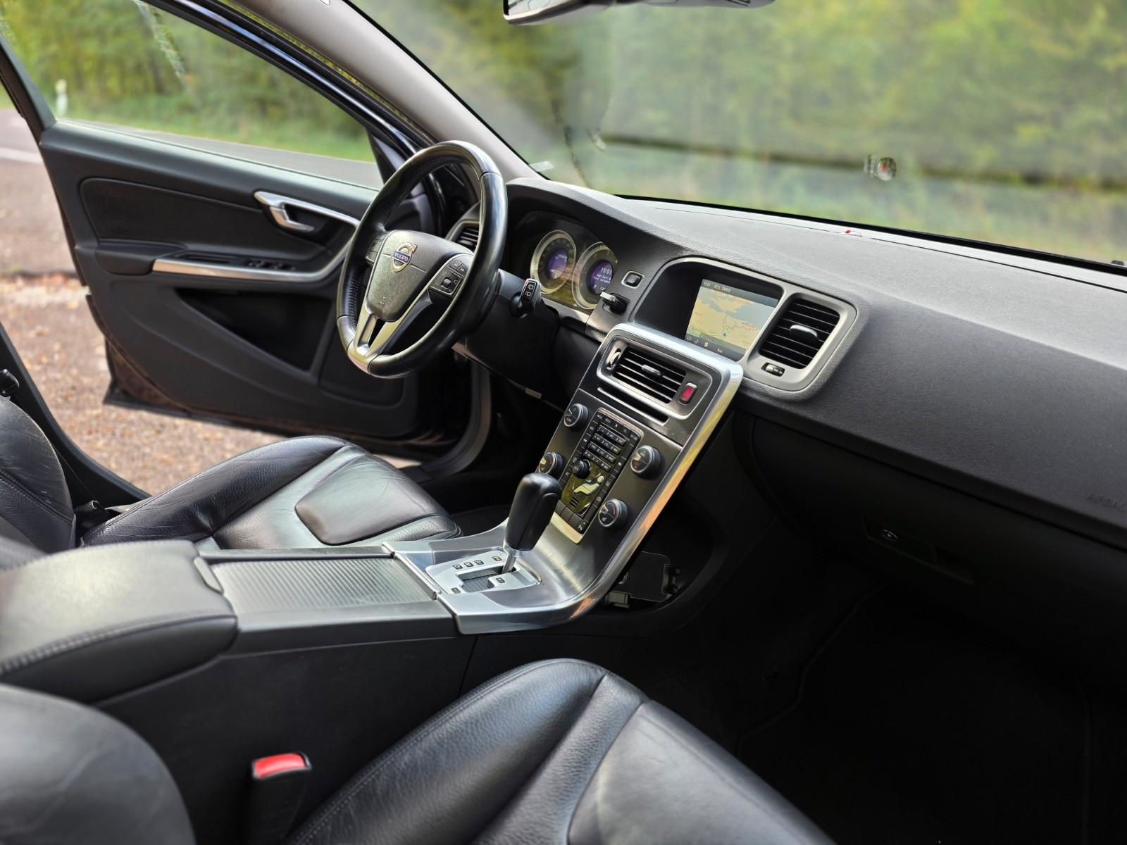 Volvo V60 2011 — photo 13