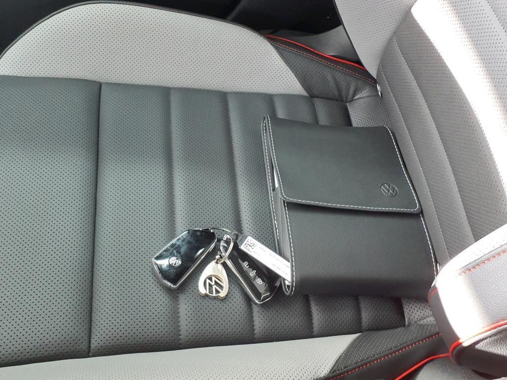 Volkswagen Golf GTI 2.0 TSI 180kW DSG Pano*AHK*Leder*RFK