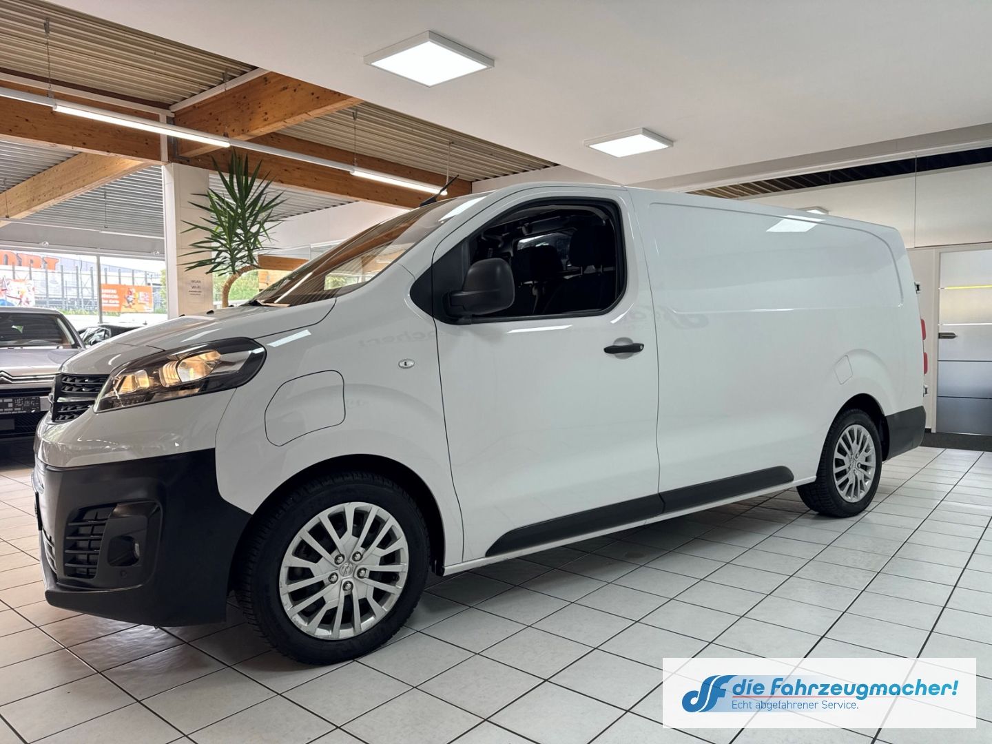 Fahrzeugabbildung Opel Vivaro Kasten -e Elegance L 75 kWh HUD Navi Appl