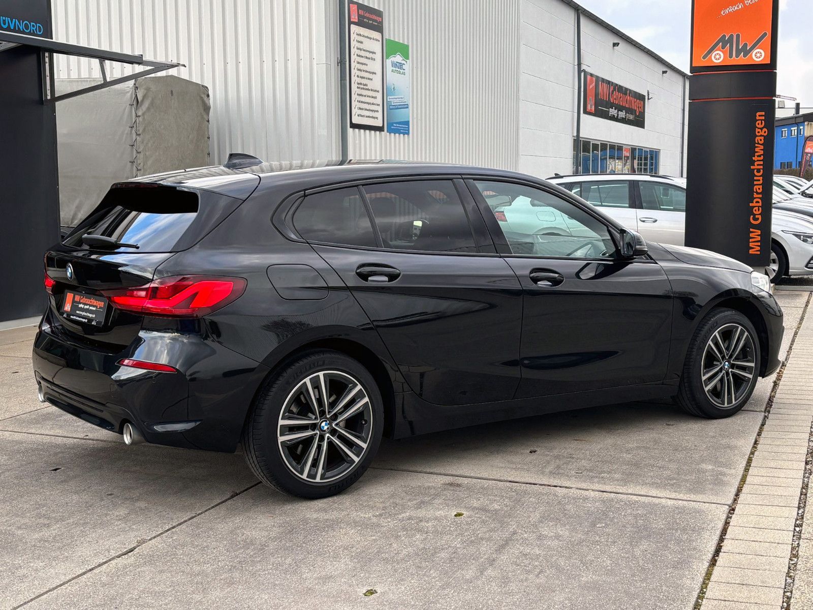 Fahrzeugabbildung BMW 120d Steptronic Sport-Line LED SHZ TEMP NAV PDC