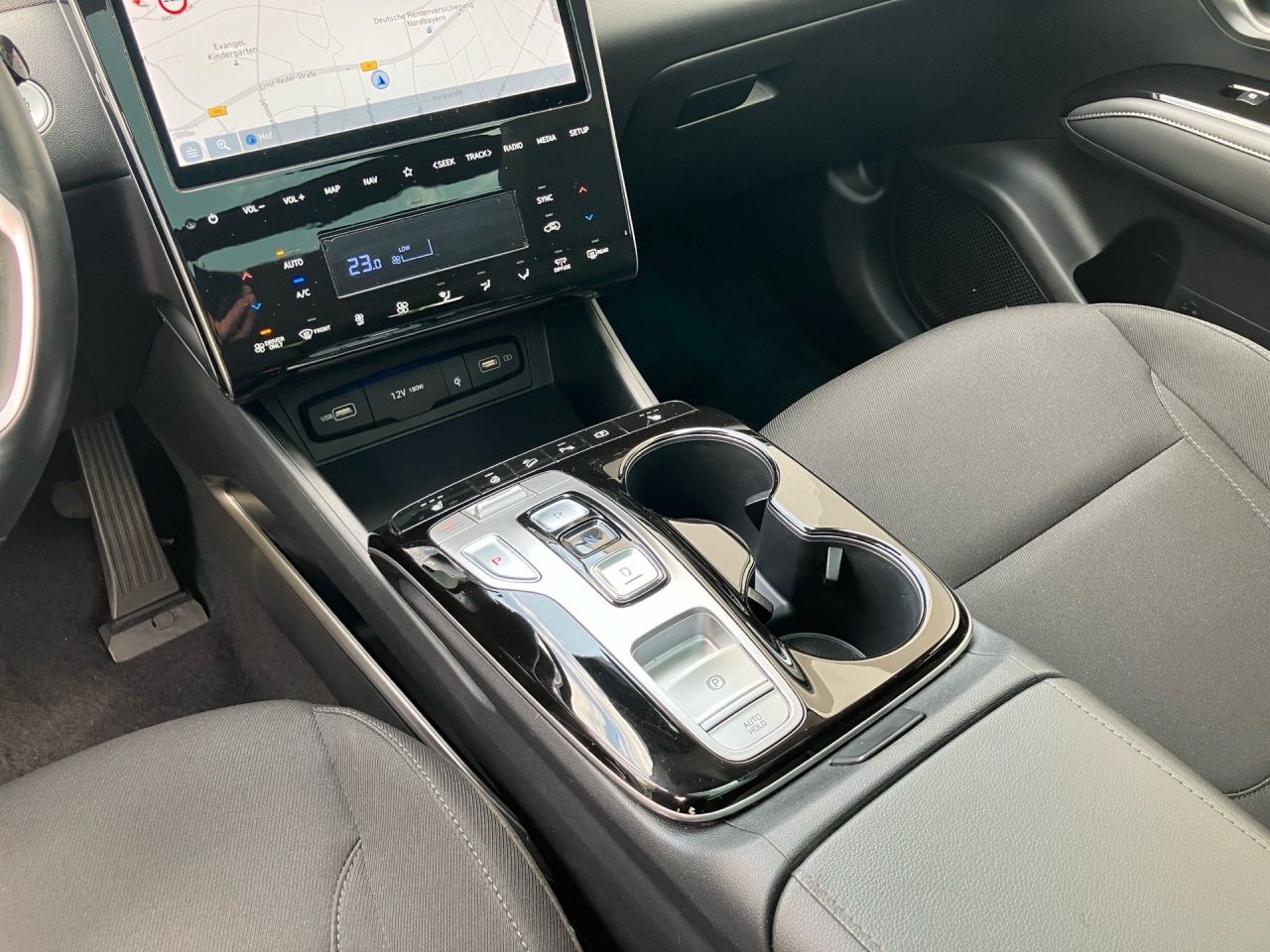 Fahrzeugabbildung Hyundai TUCSON TREND *AHK*SHZ*LHZ*NAVI*CARPLAY*PANO*