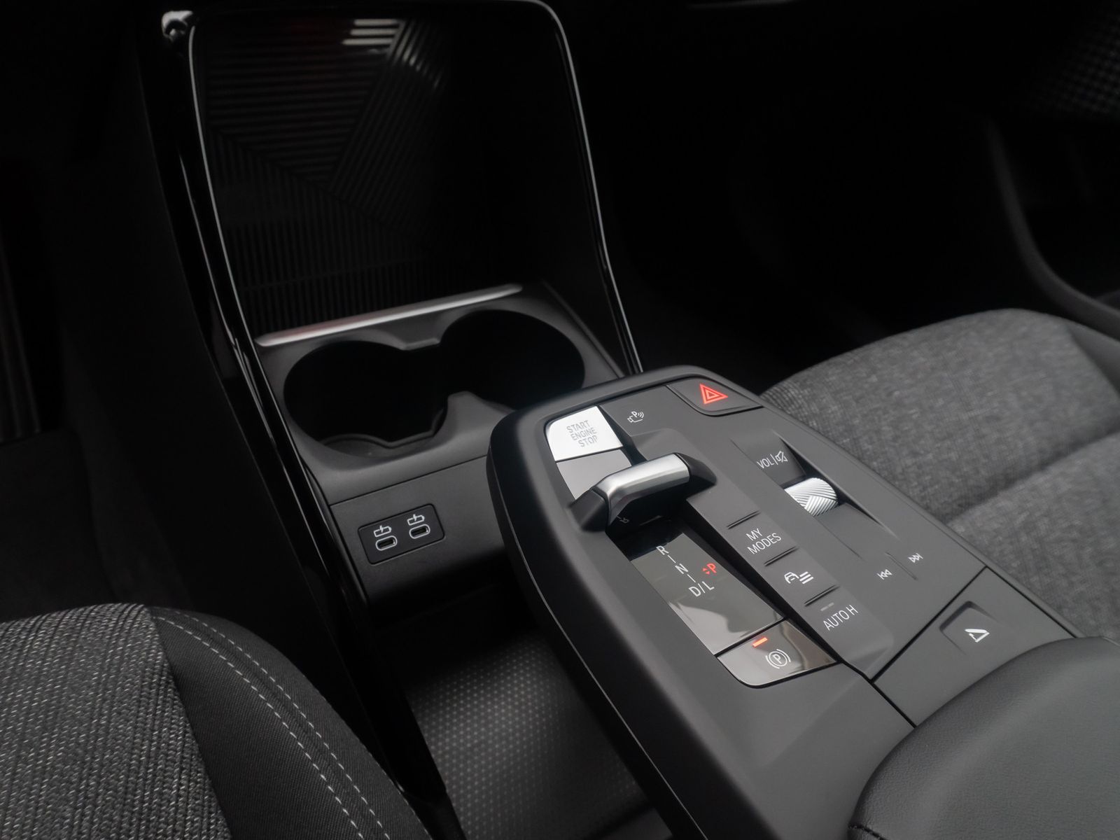 Fahrzeugabbildung BMW 216i Active Tourer Kamera DAB Sitzhzg Alarm LED
