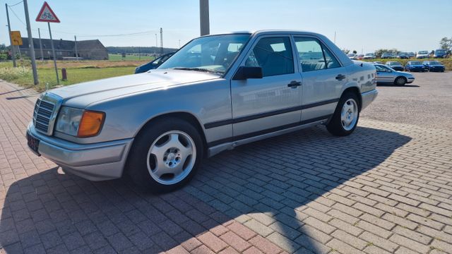 Mercedes-Benz 300 E- W124 - TÜV 04/25 *H-Kennzeic *Automatik*