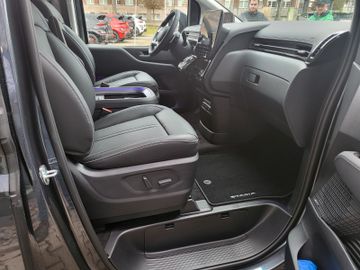 Fahrzeugabbildung Hyundai Staria 2.2 CRDI 4WD AT Signature 7Sitze ISG
