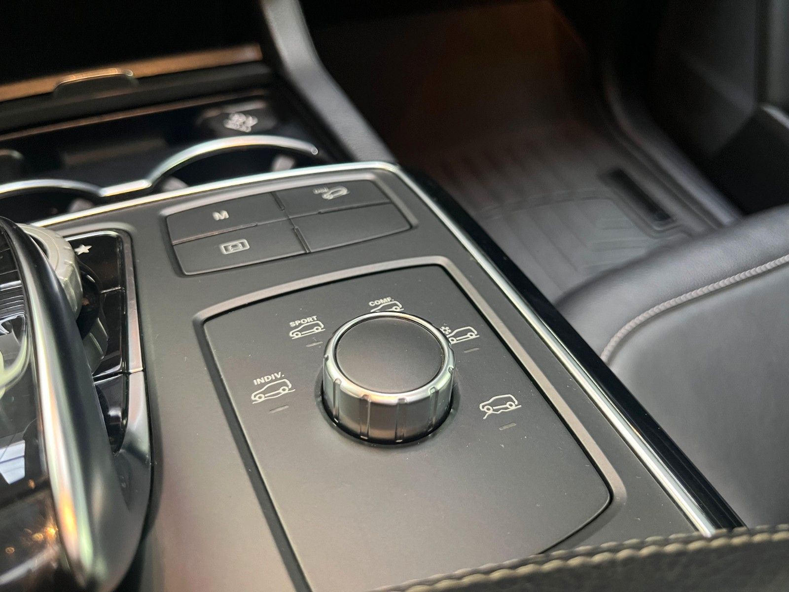 Fahrzeugabbildung Mercedes-Benz GLE 350d 4Matic*Pano*360°*LED*AHK*Nappa*Ambiente