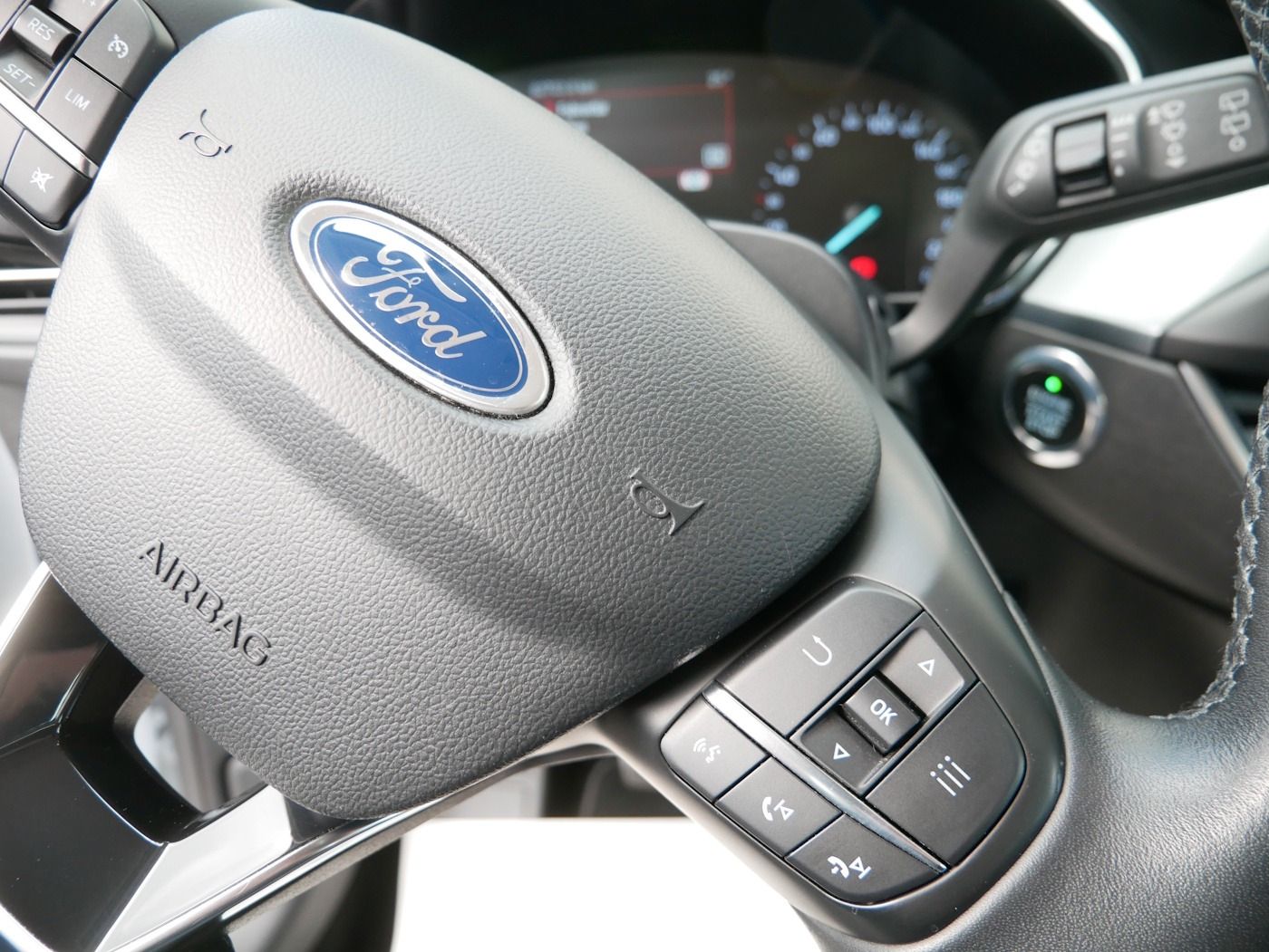 Fahrzeugabbildung Ford Focus 1.0 EcoBoost Active 1.Hand NAVI PDC Klima