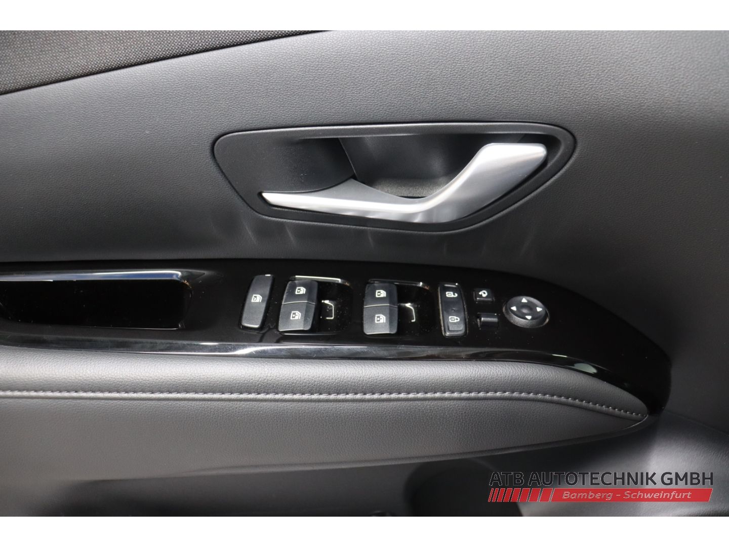 Fahrzeugabbildung Hyundai Tucson Trend Hybrid 1.6 T-GDi 2WD AHK Navi LED