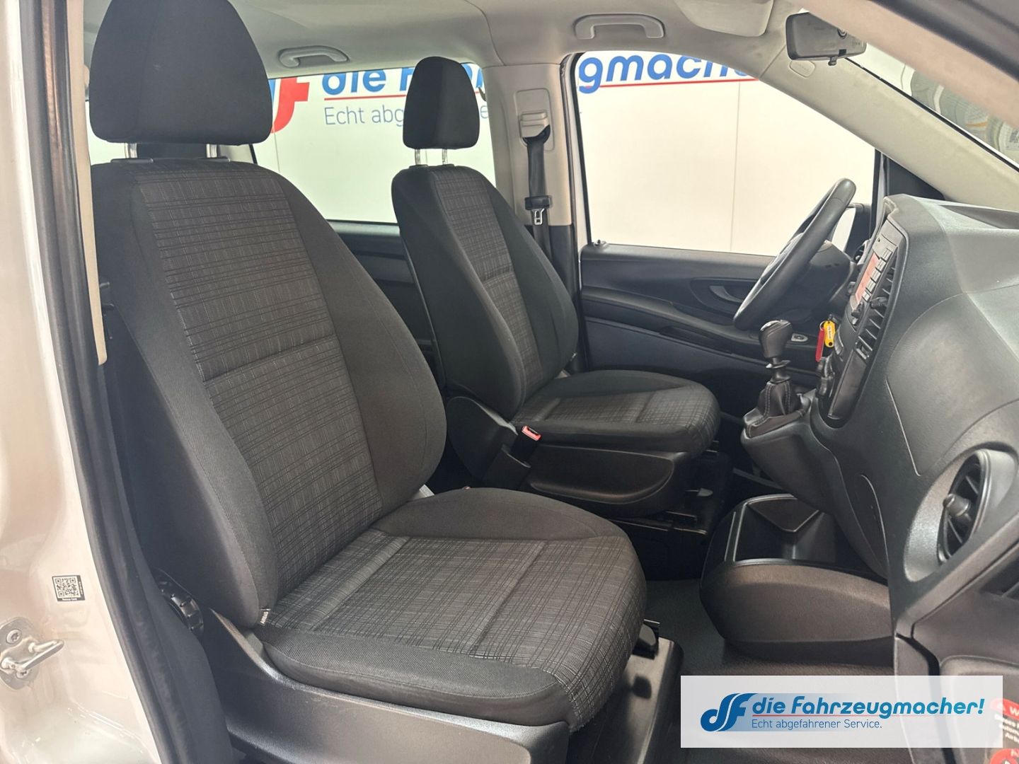 Fahrzeugabbildung Mercedes-Benz Vito Tourer 111CDI FWD extralang Pro AHK Klimaau