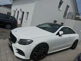 Mercedes-Benz E 300 Autom. - - Mercedes-Benz E 300: Von Privat