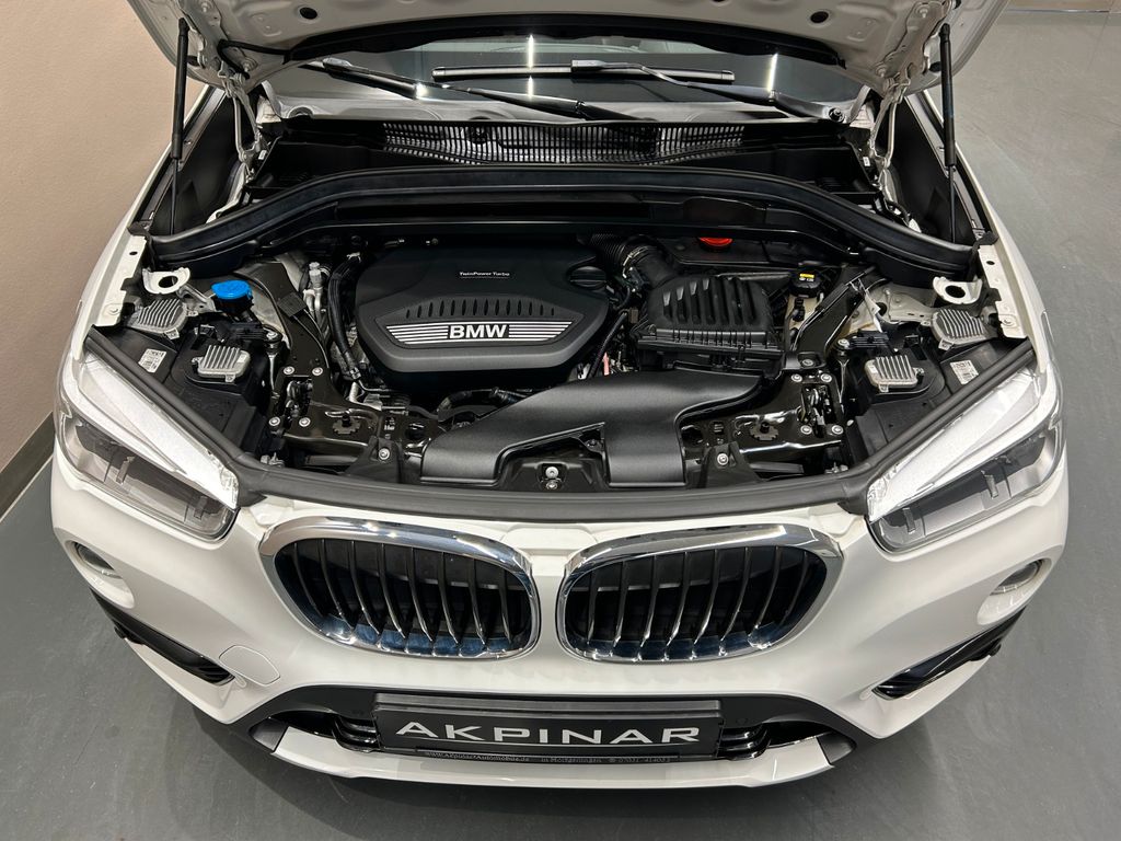 BMW X1 xDrive20d Sport Line Autom. *PANO*AHK*LED*