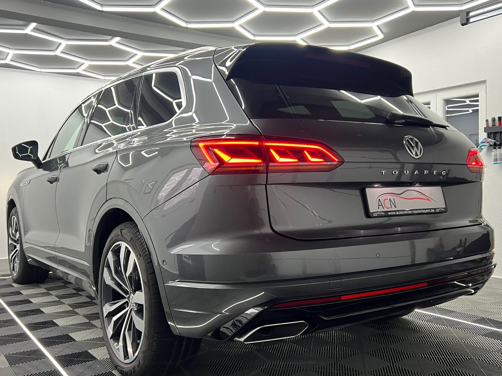 Fahrzeugabbildung Volkswagen Touareg 4Motion R-LINE/MATRIX/AHK/INNOVISION/21*