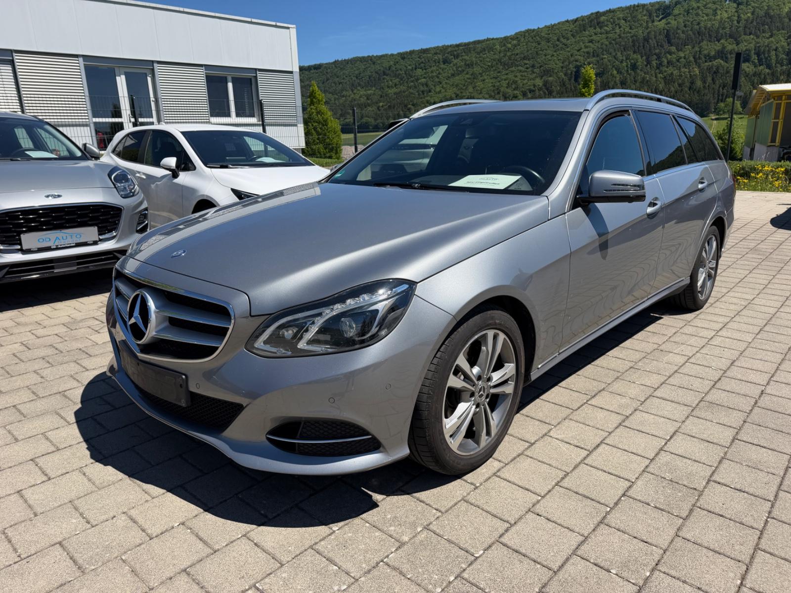 Mercedes-Benz E 300 BT Avantgarde SHD/LED/Comand/H&K/STHZG