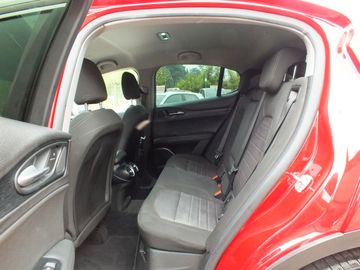Alfa-Romeo Stelvio - 12