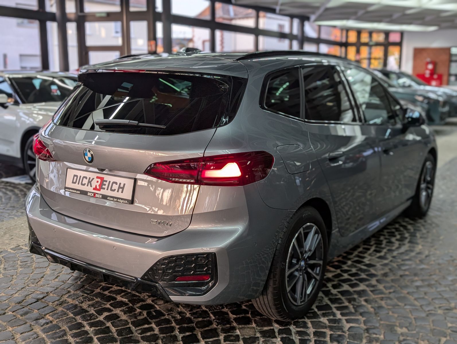 Fahrzeugabbildung BMW 218 Active Tourer  M Sport SHADOW PANO AHK LEDER