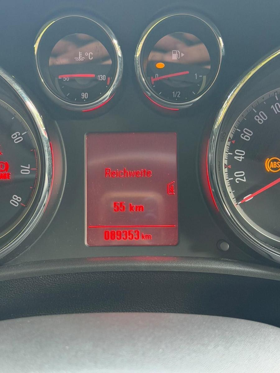 Opel Astra 2012 — photo 5
