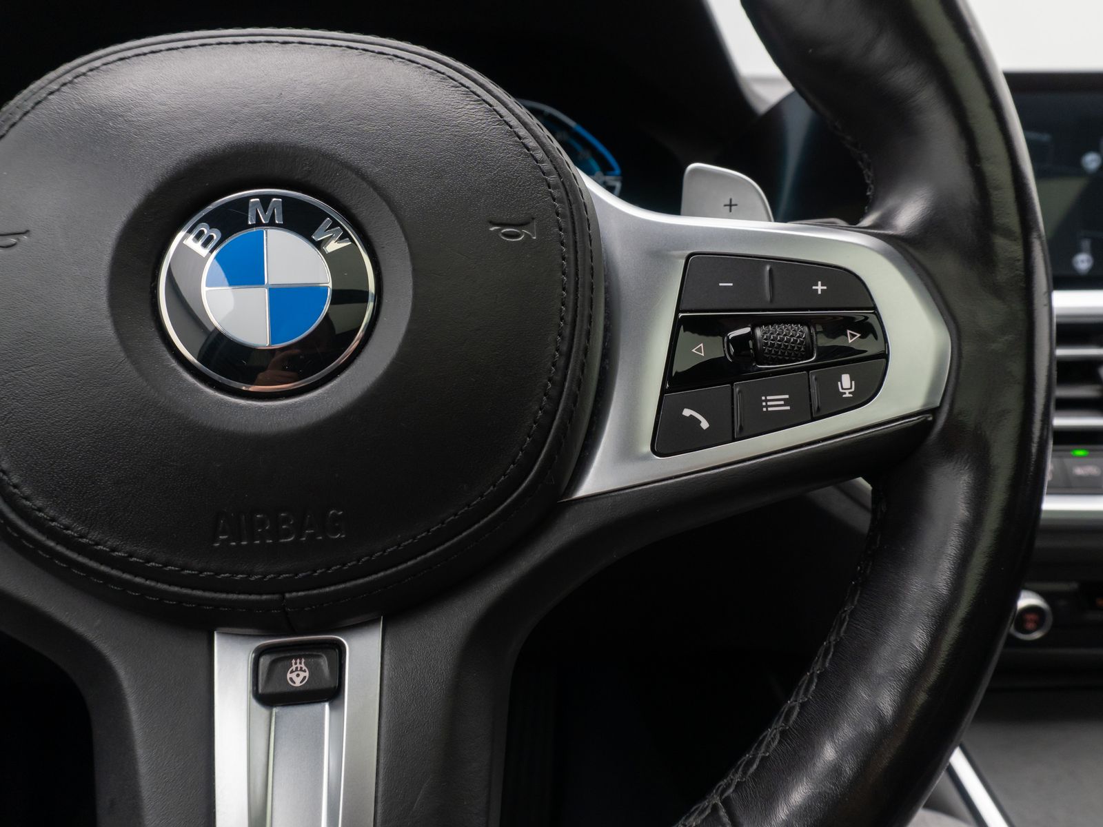 Fahrzeugabbildung BMW 320e xD Sport Line DAB Laser HUD HiFi Panorama