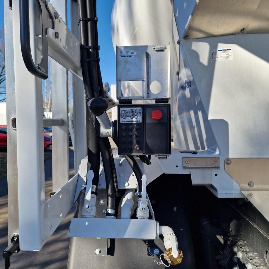 Fahrzeugabbildung Mercedes-Benz Arocs 3240 B Liebherr HTM 905 F