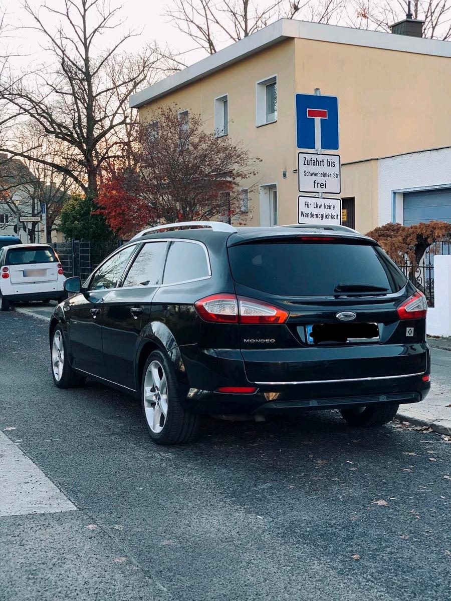 Ford Mondeo 2011 — салон