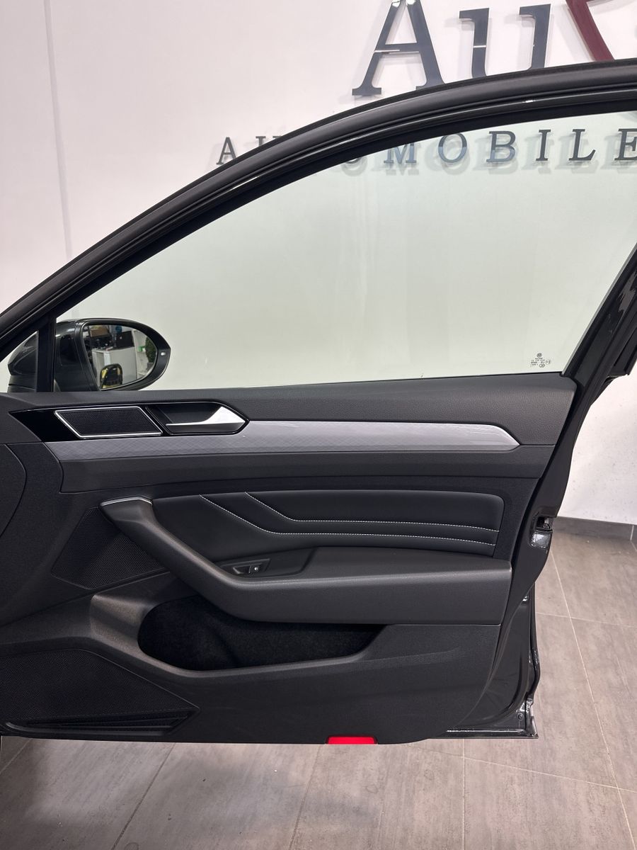 Fahrzeugabbildung Volkswagen Passat Variant GTE+NAV+LED+ACC+PANO+HUD+VCOCKPIT