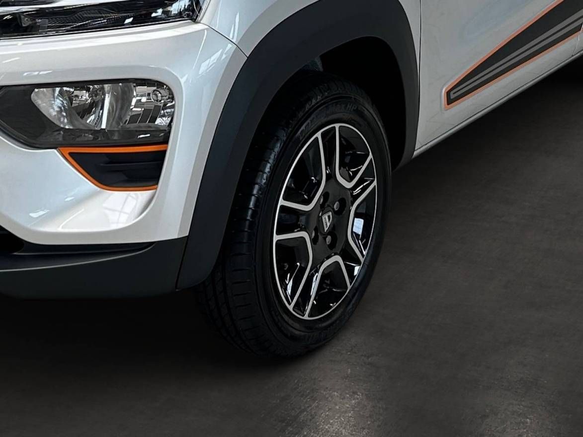Fahrzeugabbildung Dacia Spring Comfort Plus mit Look-Paket-Orange