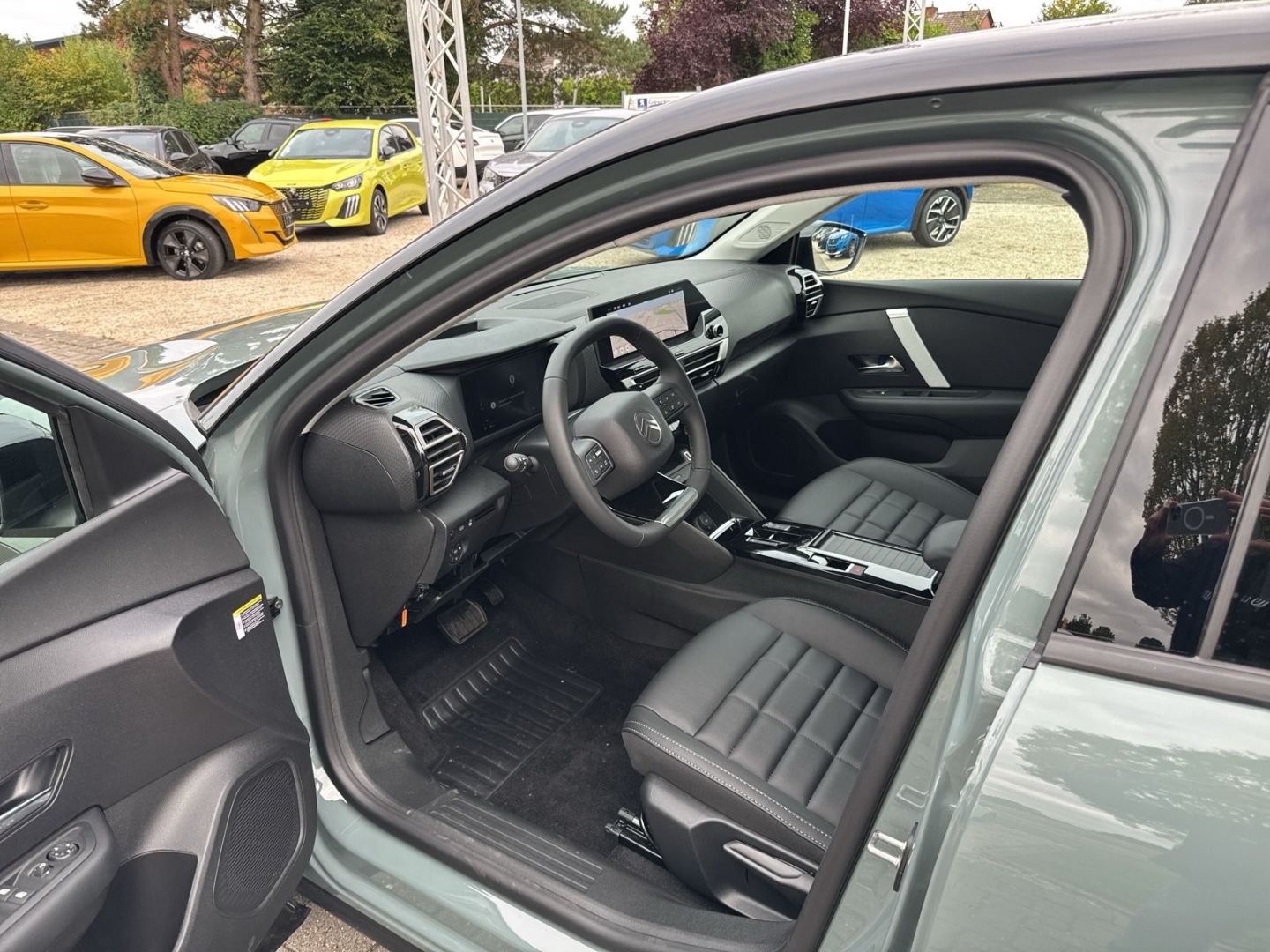 Fahrzeugabbildung Citroën C4 Max PureTech 130 Automatik MAX HUD Digitales