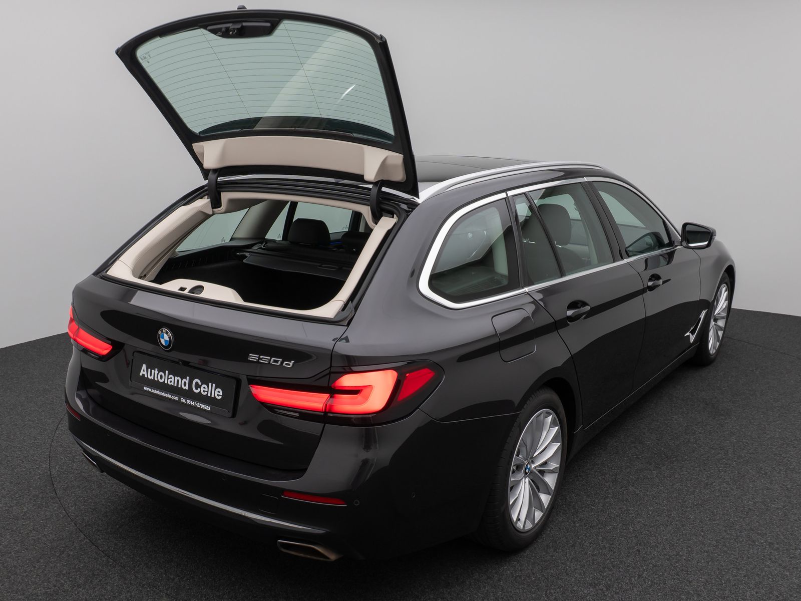 Fahrzeugabbildung BMW 530d Luxury Line Panorama Kamera DAB HiFi Alarm