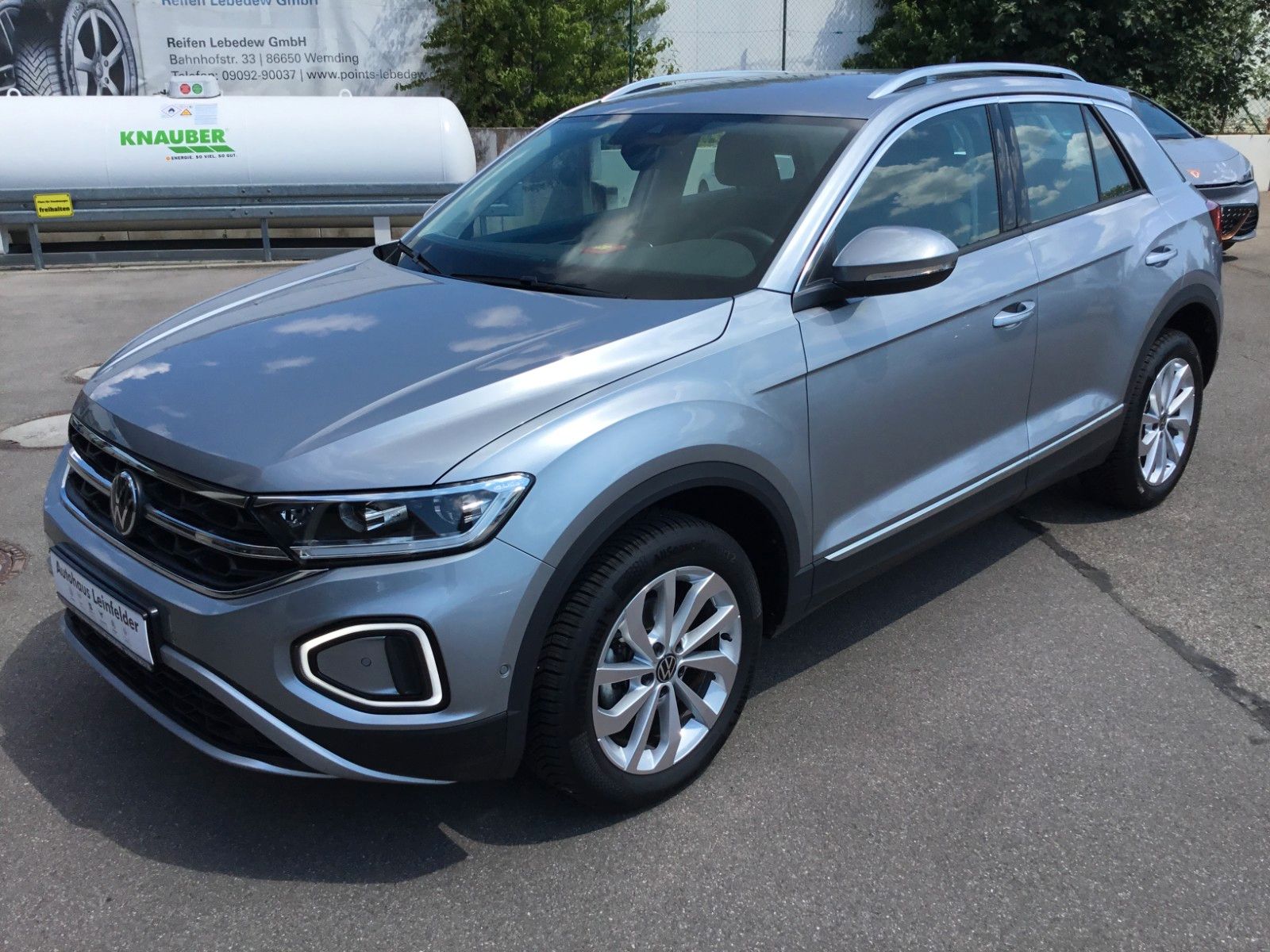 Fahrzeugabbildung Volkswagen T-Roc 1.5 TSI DSG Style+AHK+LED+ACC+17"+Kamera