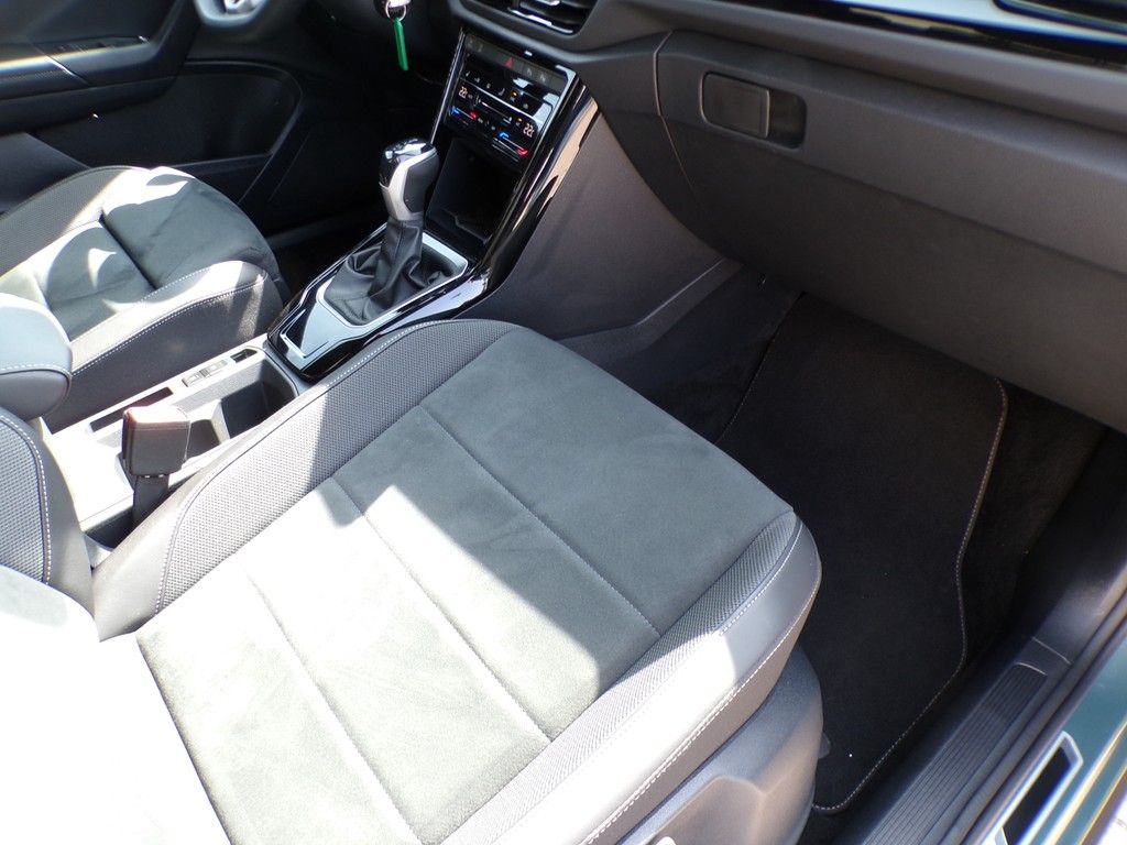 Fahrzeugabbildung Volkswagen T-Roc TDI 2.0 DSG *R-Line*Matrix*RüKa*Navi*3,99%