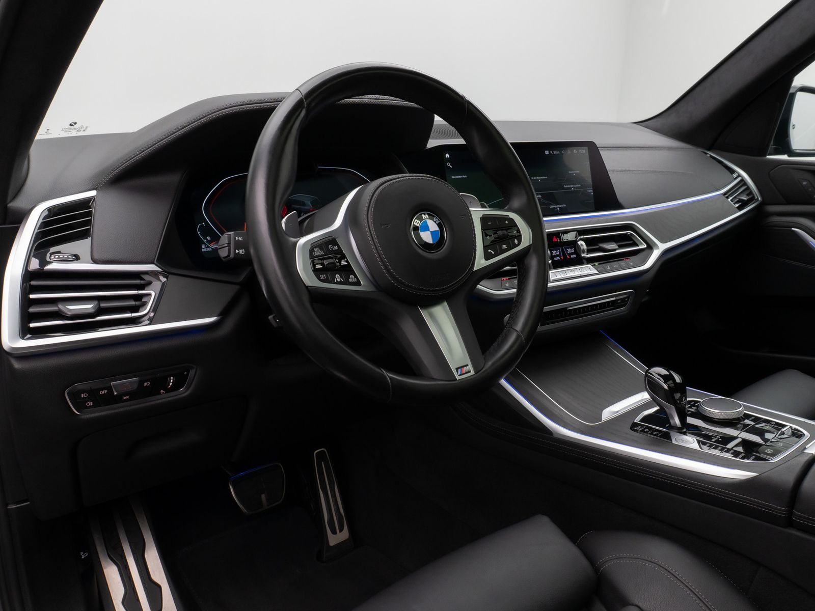 Fahrzeugabbildung BMW X7 xD40d M Sport Panorama 360° SoftCL HUD DAB