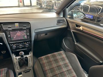 Volkswagen Golf GTI *SPORT-FAHRWERK*NAVI*ACC*PERFORMANCE*
