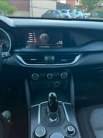 Alfa-Romeo Stelvio - 8